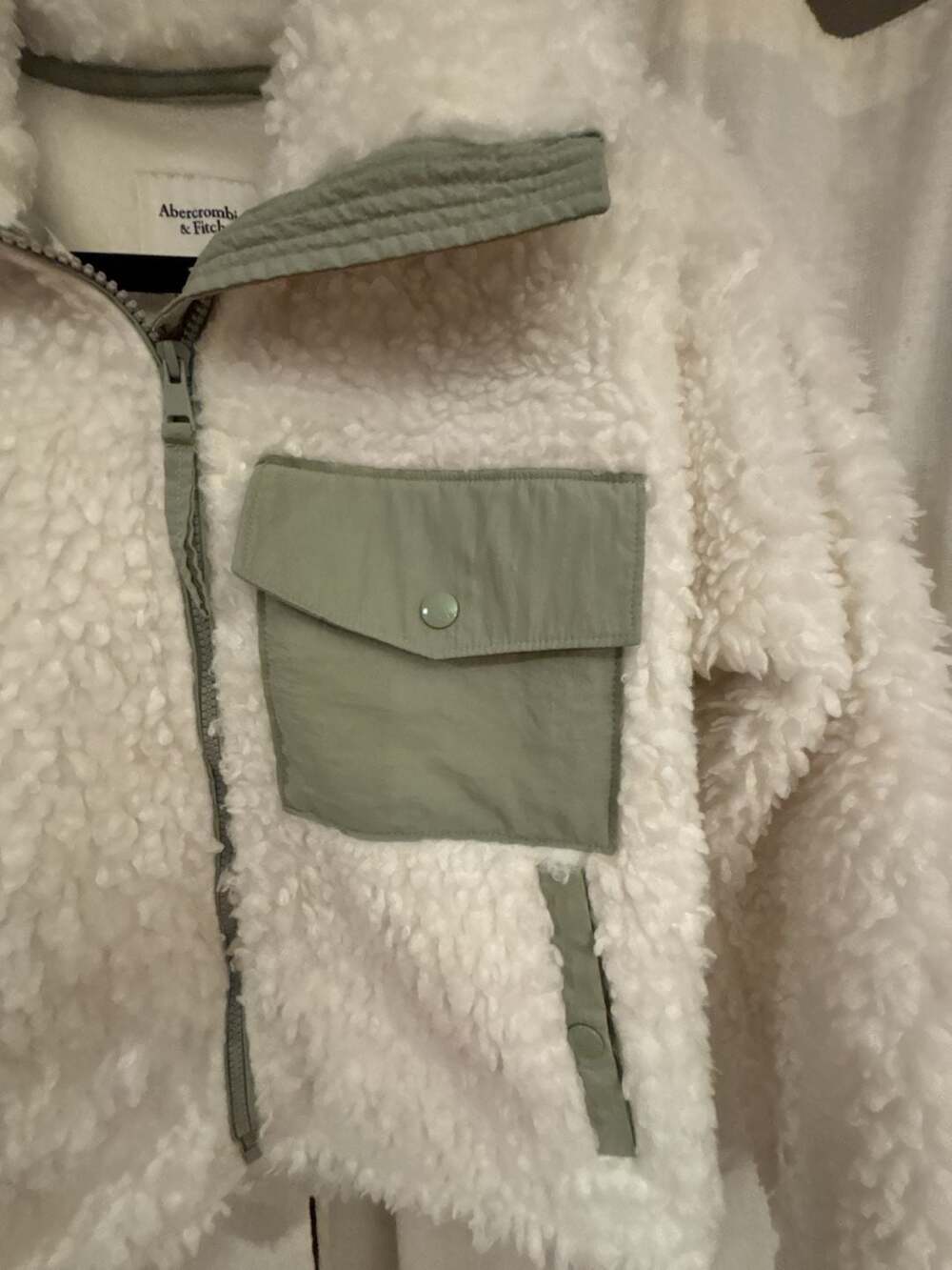 Abercrombie & Fitch Full-Zip Utility Sherpa Jacket In White and Sage Green - Picture 3 of 6